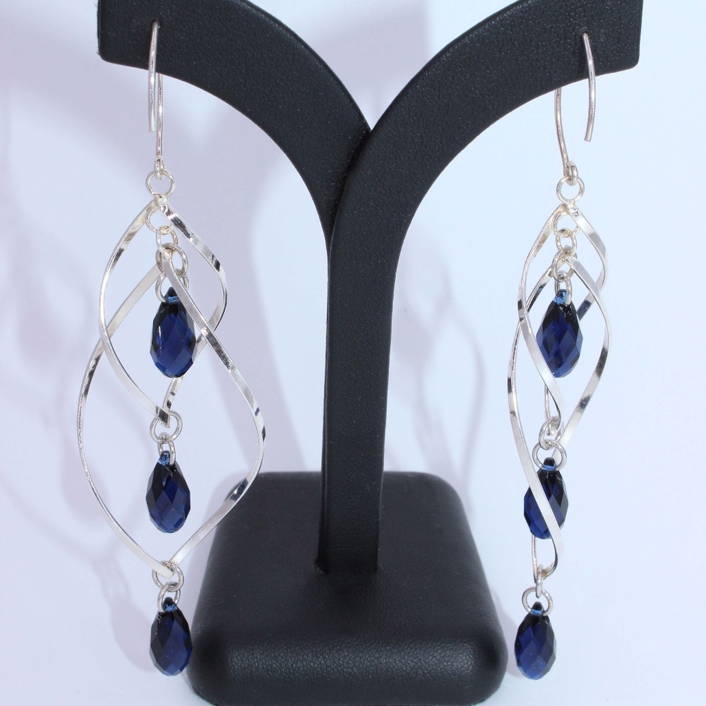 Earrings w Swarovski crystals 💙